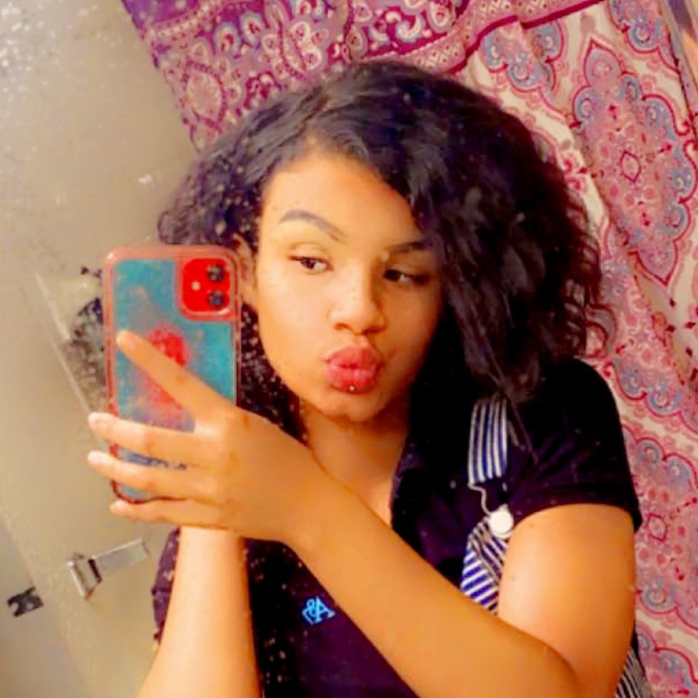 Meet your Posher, Anisa